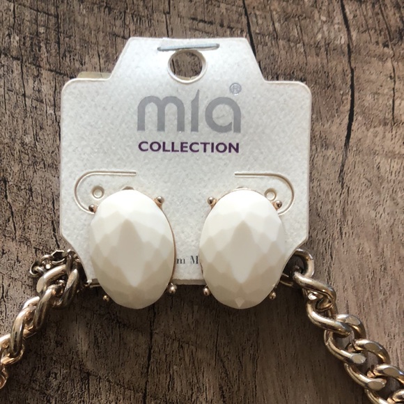 Statement Necklace and Earrings - Picture 3 of 6